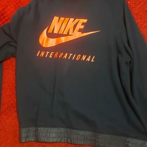 Nike international crew neck sweatshirt